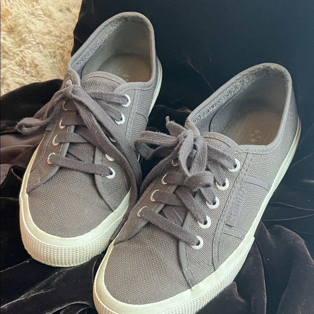 Superga sneakers🐝